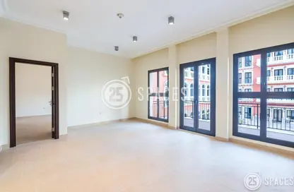 Apartment - 1 Bedroom - 2 Bathrooms for rent in Carnaval - Qanat Quartier - The Pearl Island - Doha