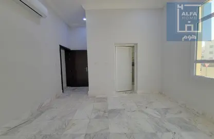 Apartment - 2 Bedrooms - 3 Bathrooms for rent in Fereej Kulaib - Doha