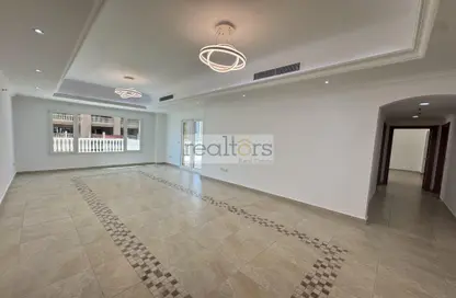 Apartment - 2 Bedrooms - 3 Bathrooms for rent in Sabban Towers - Porto Arabia - The Pearl Island - Doha