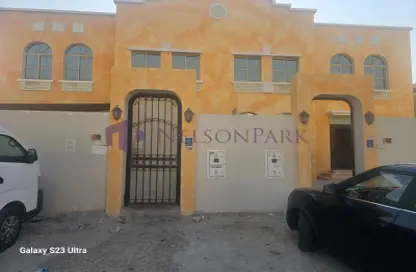 Villa - 5 Bedrooms - 4 Bathrooms for rent in Umm Al Seneem Street - Ain Khaled - Doha