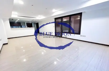 Apartment - 2 Bedrooms - 3 Bathrooms for rent in Tower 24 - Porto Arabia - The Pearl Island - Doha