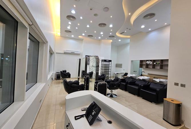 Shop - Studio - 2 Bathrooms for rent in Old Salata - Salata - Doha