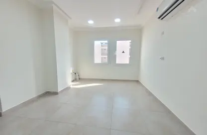 Apartment - 2 Bedrooms - 2 Bathrooms for rent in Umm Ghuwalina - Umm Ghuwailina - Doha