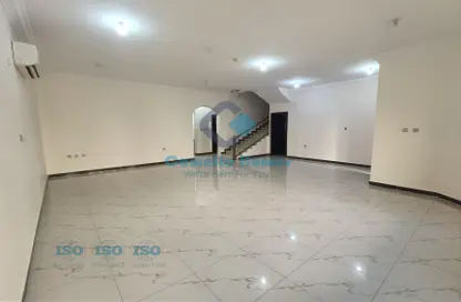 Villa - 5 Bedrooms - 4 Bathrooms for rent in Umm Al Seneem Street - Ain Khaled - Doha