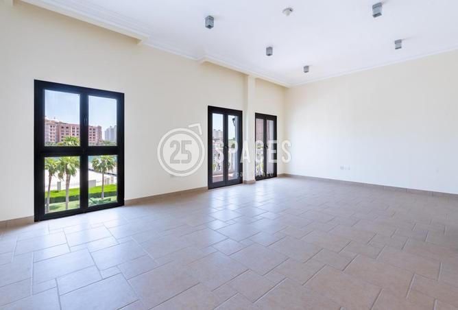 Apartment - 3 Bedrooms - 4 Bathrooms for rent in Carnaval - Qanat Quartier - The Pearl Island - Doha