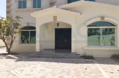 Villa - 5 Bedrooms - 5 Bathrooms for rent in Al Maamoura - Doha