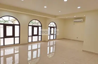 Villa - 4 Bedrooms - 5 Bathrooms for rent in Al Nasr Street - Al Nasr - Doha