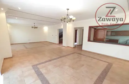 Compound - 3 Bedrooms - 3 Bathrooms for rent in Al Nasr Street - Al Nasr - Doha