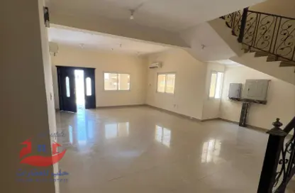 Villa - 5 Bedrooms - 5 Bathrooms for rent in Izghawa - Izghawa - Doha