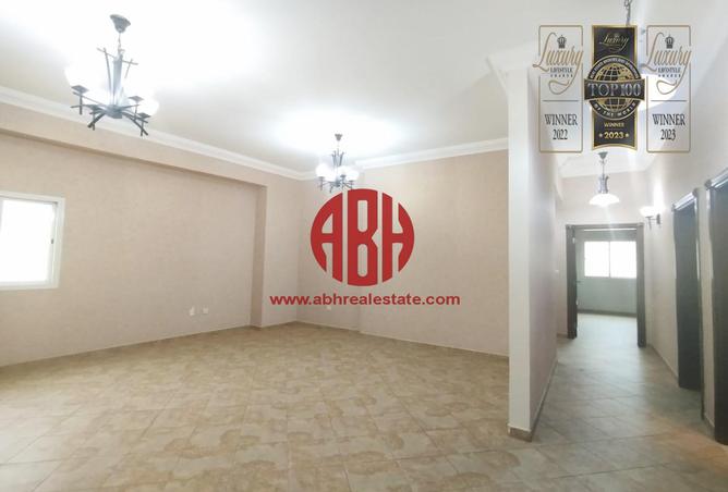 Apartment - 2 Bedrooms - 2 Bathrooms for rent in Al Sadd Tourist Apartments - Al Sadd - Doha