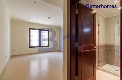 Apartment - 2 Bedrooms - 3 Bathrooms for rent in Tower 4 - Porto Arabia - The Pearl Island - Doha