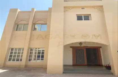 Villa - 4 Bedrooms - 5 Bathrooms for rent in Ain Khaled - Ain Khaled - Doha