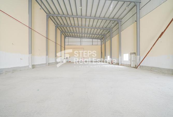 Warehouse - Studio for sale in East Industrial Street - Birkat Al Awamer - Al Wakra