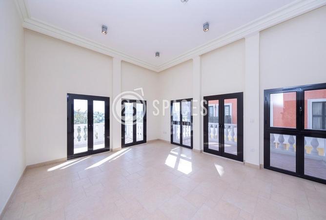 Apartment - 1 Bedroom - 2 Bathrooms for rent in Carnaval - Qanat Quartier - The Pearl Island - Doha