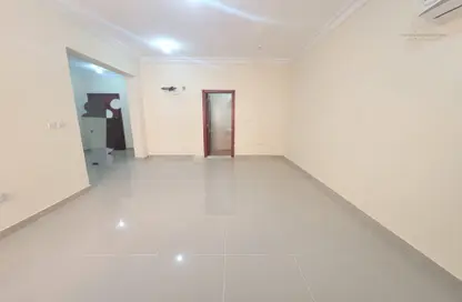 Apartment - 1 Bedroom - 2 Bathrooms for rent in Umm Ghuwalina - Umm Ghuwailina - Doha