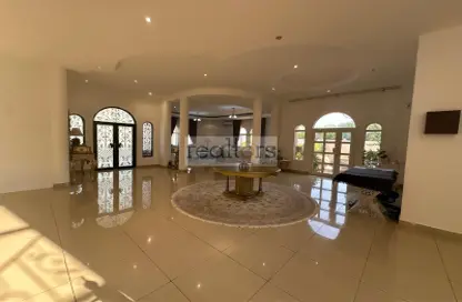 Villa - 5 Bedrooms - 6 Bathrooms for rent in Al Dafna - Al Dafna - Doha