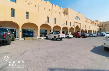 Retail - Studio - 1 Bathroom for rent in Salwa Road - Al Aziziyah - Doha