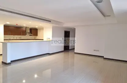 Apartment - 2 Bedrooms - 2 Bathrooms for rent in Tower 21 - Porto Arabia - The Pearl Island - Doha