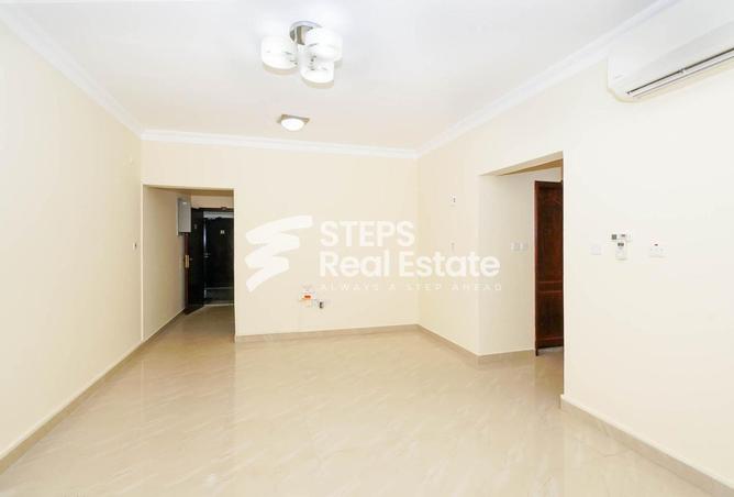 Apartment - 3 Bedrooms - 2 Bathrooms for rent in Bin Omran 35 - Fereej Bin Omran - Doha