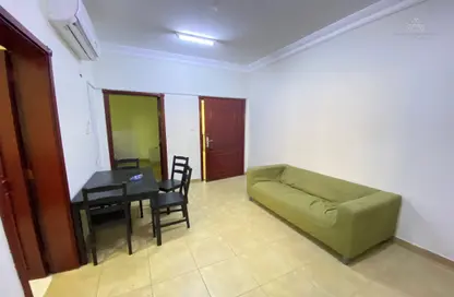 Apartment - 2 Bedrooms - 2 Bathrooms for rent in Al Aziziyah - Al Aziziyah - Doha