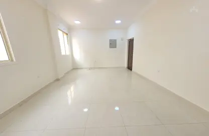 Apartment - 2 Bedrooms - 2 Bathrooms for rent in Umm Ghuwalina - Umm Ghuwailina - Doha