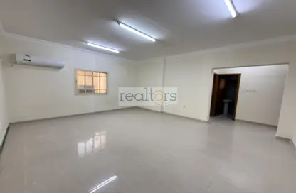 Apartment - 2 Bedrooms - 2 Bathrooms for rent in Thabit Bin Zaid Street - Al Mansoura - Doha