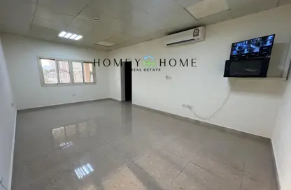 Apartment - 1 Bathroom for rent in Al Wakrah - Al Wakra