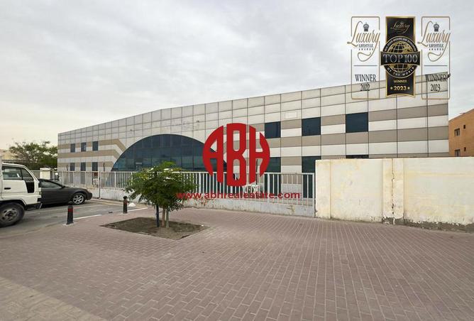 Warehouse - Studio - 4 Bathrooms for rent in Industrial Area 5 - Industrial Area - Industrial Area - Doha