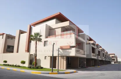 Compound - 4 Bedrooms - 6 Bathrooms for rent in Al Messila - Doha