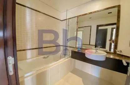 Apartment - 3 Bedrooms - 4 Bathrooms for rent in Nobili - Qanat Quartier - The Pearl Island - Doha