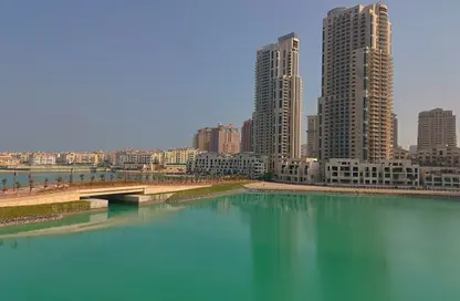 Apartment - 2 Bedrooms - 4 Bathrooms for rent in Gewan Island - The Pearl Island - Doha