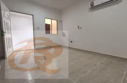 Apartment - 1 Bathroom for rent in Osama Bin Zaid Street - Al Aziziyah - Doha