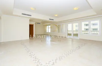 Apartment - 3 Bedrooms - 4 Bathrooms for sale in West Porto Drive - Porto Arabia - The Pearl Island - Doha