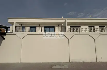 Villa - 5 Bedrooms - 4 Bathrooms for rent in Al Markhiya Street - Al Markhiya - Doha