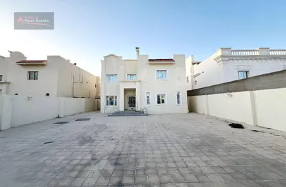 Villa - 5 Bedrooms - 5 Bathrooms for rent in Umm Al Seneem Street - Ain Khaled - Doha