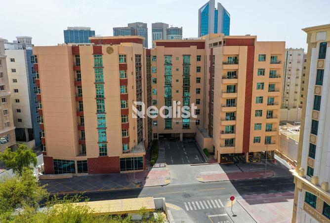 Apartment - 3 Bedrooms - 3 Bathrooms for rent in Anas Street - Fereej Bin Mahmoud North - Fereej Bin Mahmoud - Doha