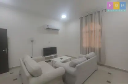 Apartment - 2 Bedrooms - 1 Bathroom for rent in Onaiza Street - Diplomatic Area - Doha