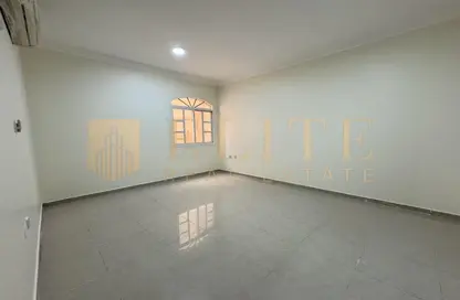 Apartment - 2 Bedrooms - 2 Bathrooms for rent in Al Nasr Street - Al Nasr - Doha