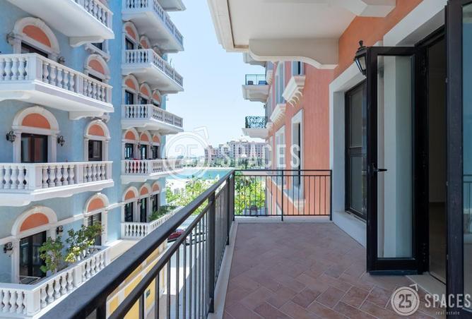 Apartment - 2 Bedrooms - 3 Bathrooms for rent in Carnaval - Qanat Quartier - The Pearl Island - Doha