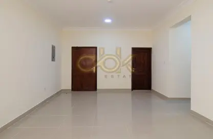 Apartment - 2 Bedrooms - 2 Bathrooms for rent in Omar Bin Abdul Aziz Street - Madinat Khalifa - Doha