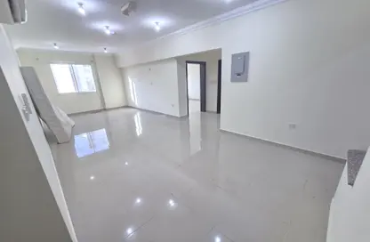 Apartment - 2 Bedrooms - 2 Bathrooms for rent in Umm Ghuwailina 4 - Umm Ghuwailina - Doha