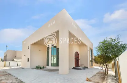 Villa - 5 Bedrooms - 6 Bathrooms for rent in Onaiza - Onaiza - Doha