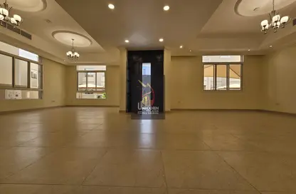 Compound - 5 Bedrooms - 6 Bathrooms for rent in Souk Al gharaffa - Al Gharrafa - Doha