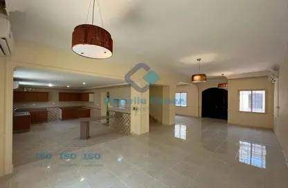 Compound - 3 Bedrooms - 4 Bathrooms for rent in Umm Al Seneem Street - Ain Khaled - Doha