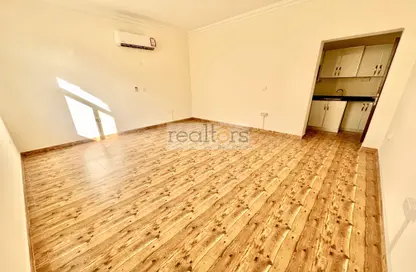 Apartment - 1 Bathroom for rent in Souk Al gharaffa - Al Gharrafa - Doha