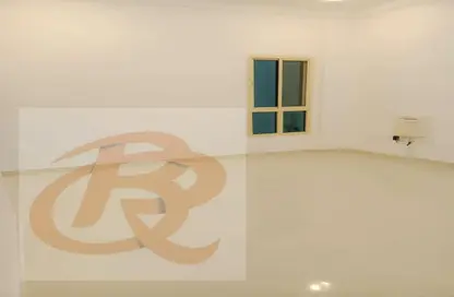 Apartment - 2 Bedrooms - 1 Bathroom for rent in Al Tabari Street - Fereej Bin Omran - Doha