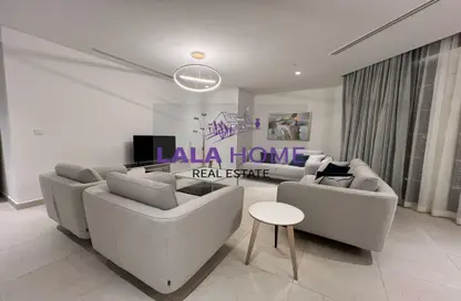 Apartment - 3 Bedrooms - 4 Bathrooms for rent in Floresta Gardens - Floresta Gardens - The Pearl Island - Doha