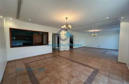 Compound - 3 Bedrooms - 3 Bathrooms for rent in Al Nasr Street - Al Nasr - Doha