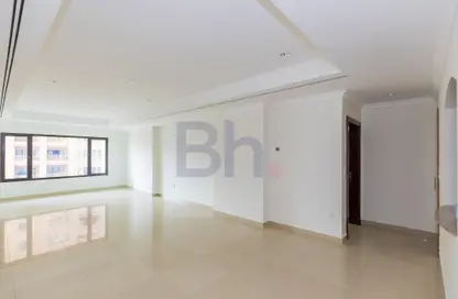 Apartment - 1 Bedroom - 2 Bathrooms for sale in Tower 14 - Porto Arabia - The Pearl Island - Doha