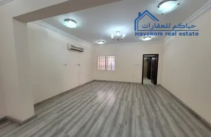 مجمع سكني - 5 غرف نوم - 5 حمامات للايجار في شمال الدحيل - الدحيل - الدوحة